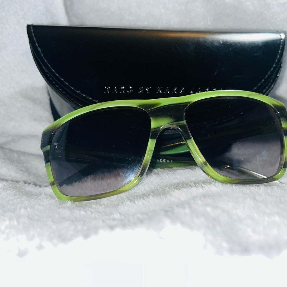 Marc by Marc Jacob’s  Sunglasses - Picture 2 of 8